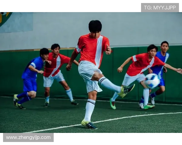 姆巴佩与德容的对决谁能在赛场上更胜一筹解析两位足球巨星的实力与潜力